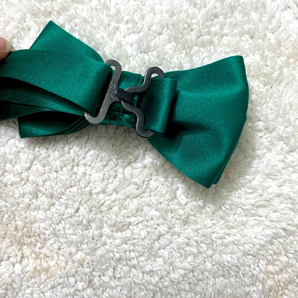 Child size green bow tie